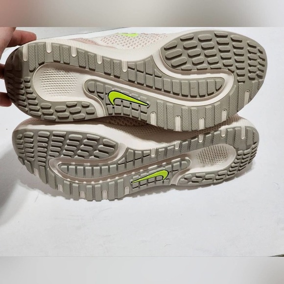 Nike Escape Run Flyknit Running Shoe Women's size 10 new!! - Picture 10 of 14